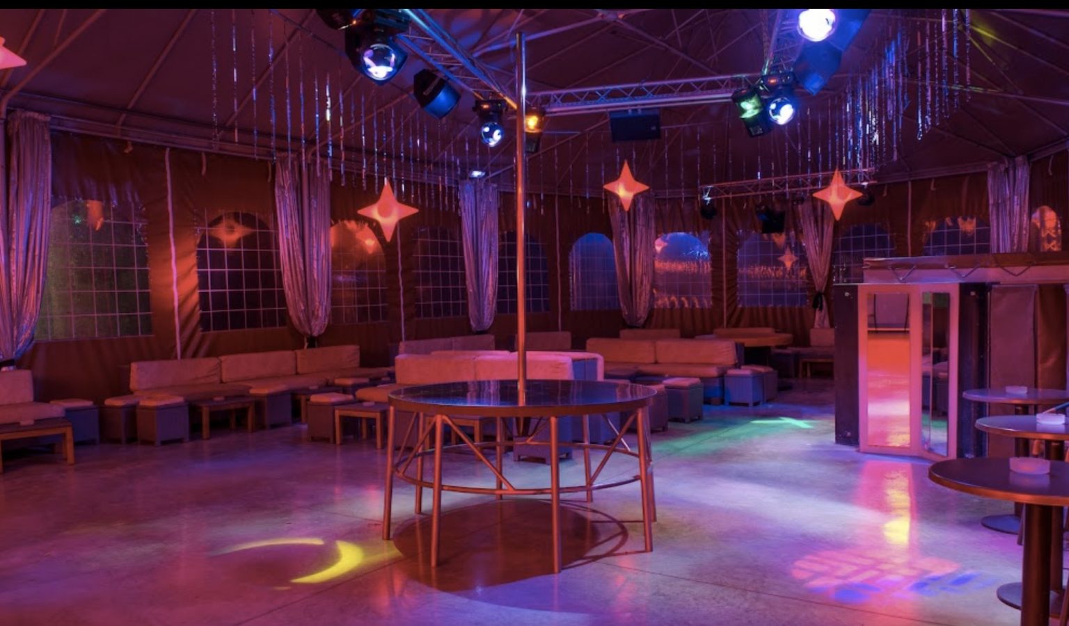 les-9-meilleurs-clubs-libertins-montpellier-avis-infos-tarifs-en-2025